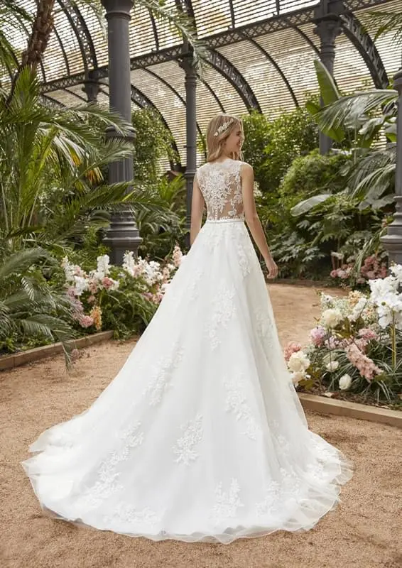 La Sposa A-vonalú menyasszonyi ruha, csipke díszítéssel