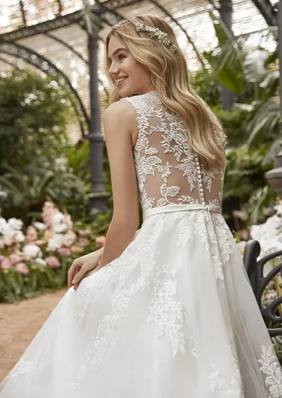 La Sposa A-vonalú menyasszonyi ruha, csipke díszítéssel