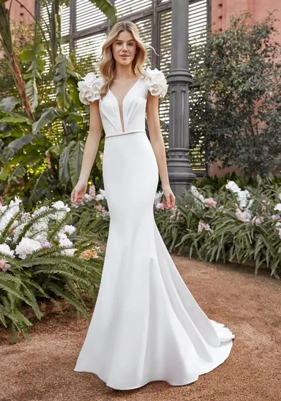 La Sposa letisztult, lágy sellő menyasszonyi ruha