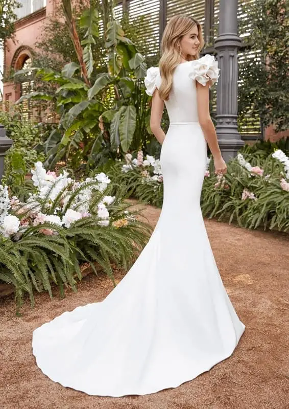 La Sposa letisztult, lágy sellő menyasszonyi ruha