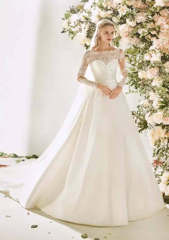 La Sposa hercegnős, letisztult menyasszonyi ruha