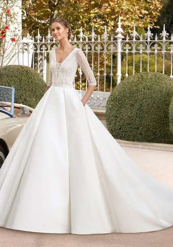 Rosa Calrá A vonalú menyasszonyi ruha