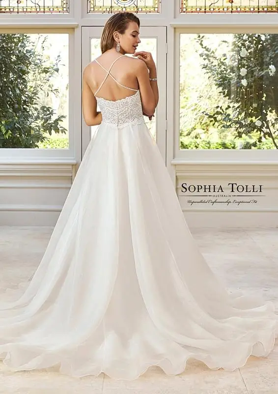 Sophia Tolli kis A vonalú romantikus menyasszonyi ruha